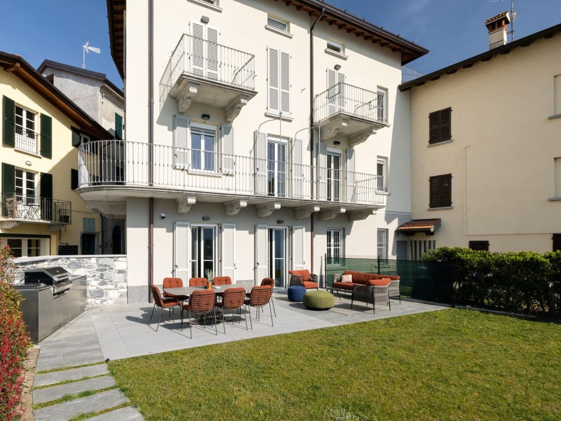 5 Star Vita B – Luxurious Lakefront Escape