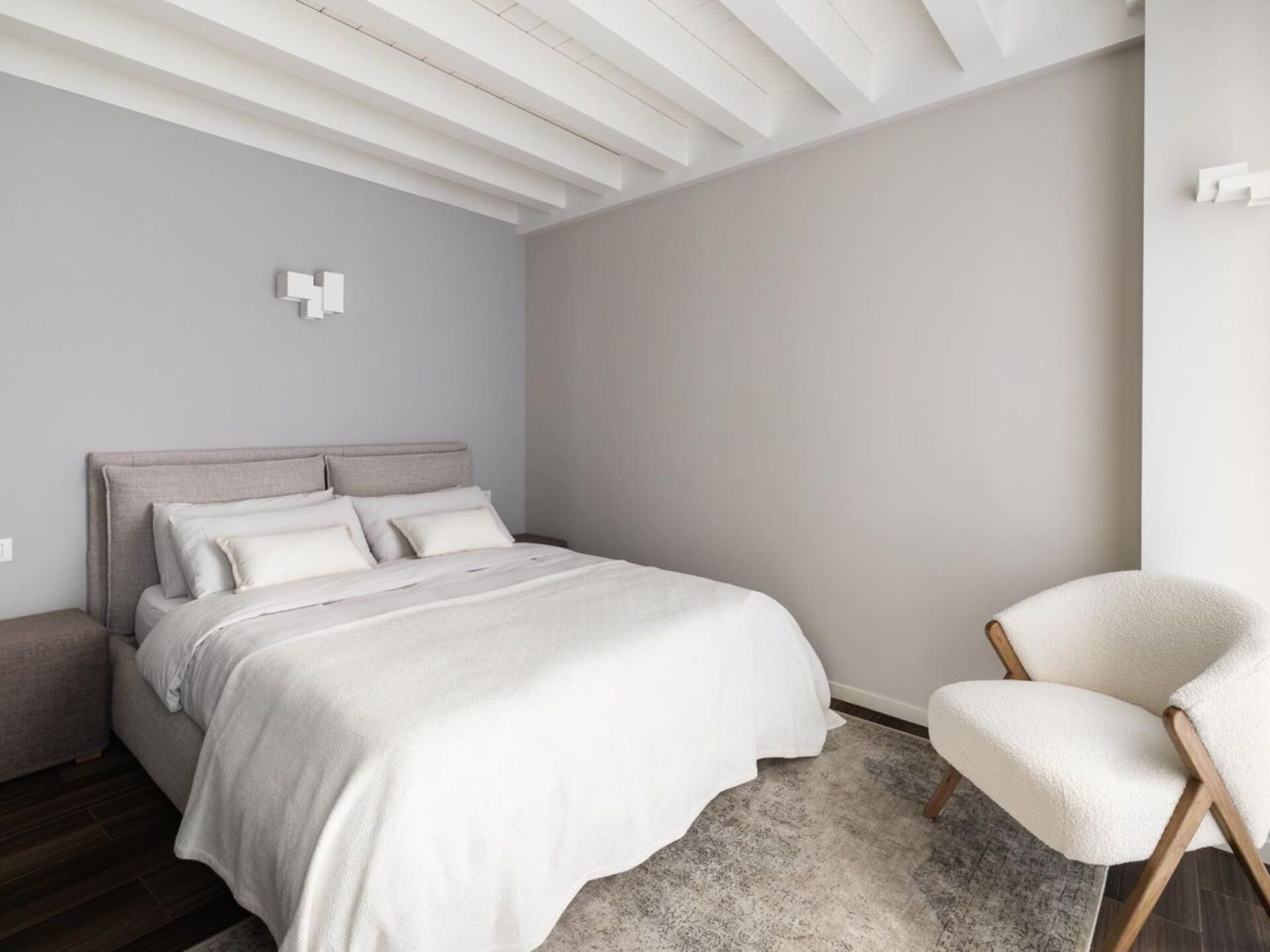 5 Star Vita B – Luxurious Lakefront Escape