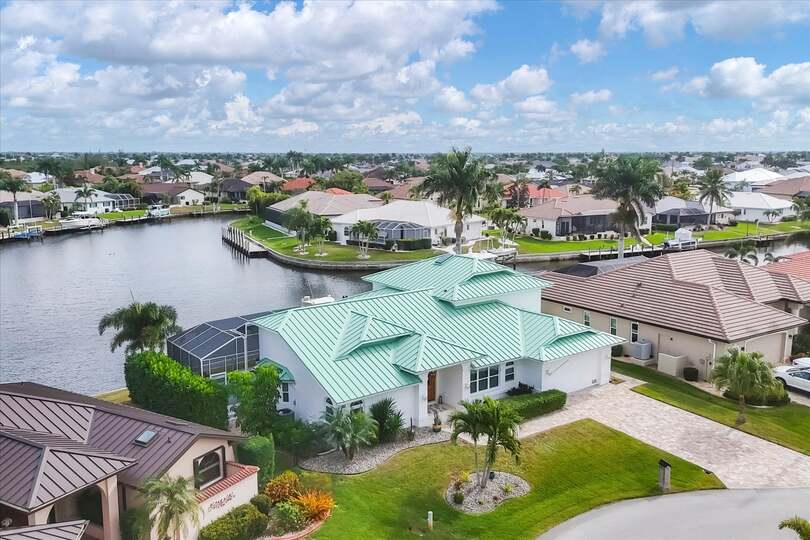 Beautiful, spacious, waterfront home with private pool in Punta Gorda