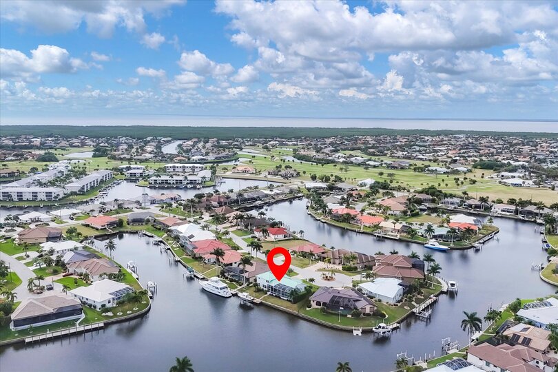 Beautiful, spacious, waterfront home with private pool in Punta Gorda