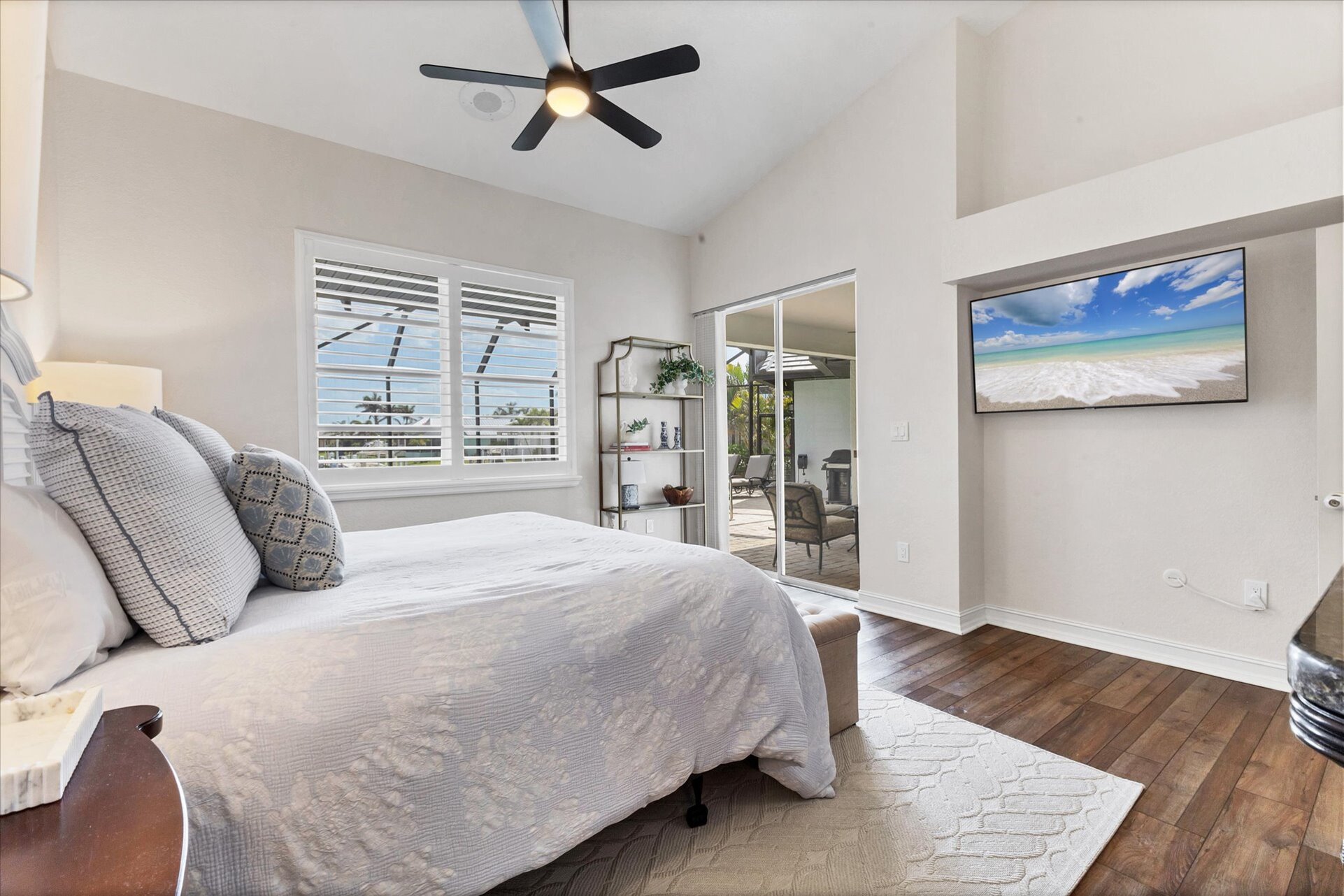 Primary King Bedroom with 55" Smart TV & Ensuite