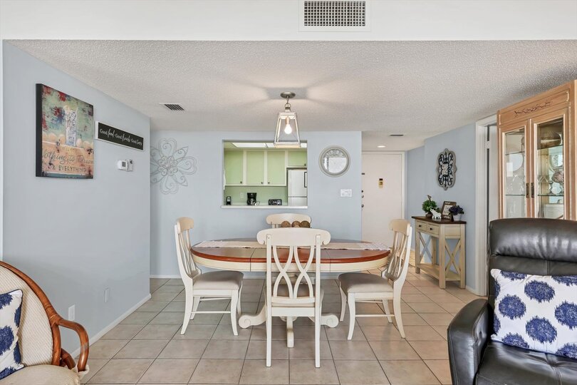 Dining Table Seats 4