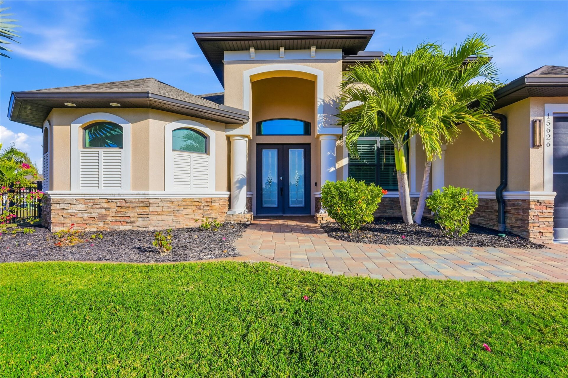 Gorgeous 3 bedroom, 2 bathroom waterfront home with private pool in South Gulf Cove