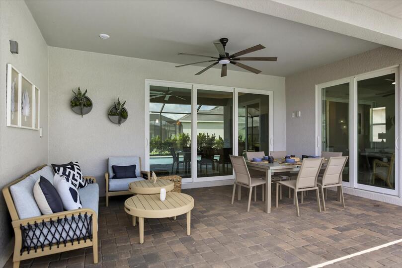 Large lanai overlooking the sparkling pool & spa