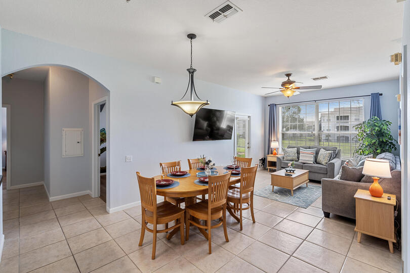 Living Room / Dining