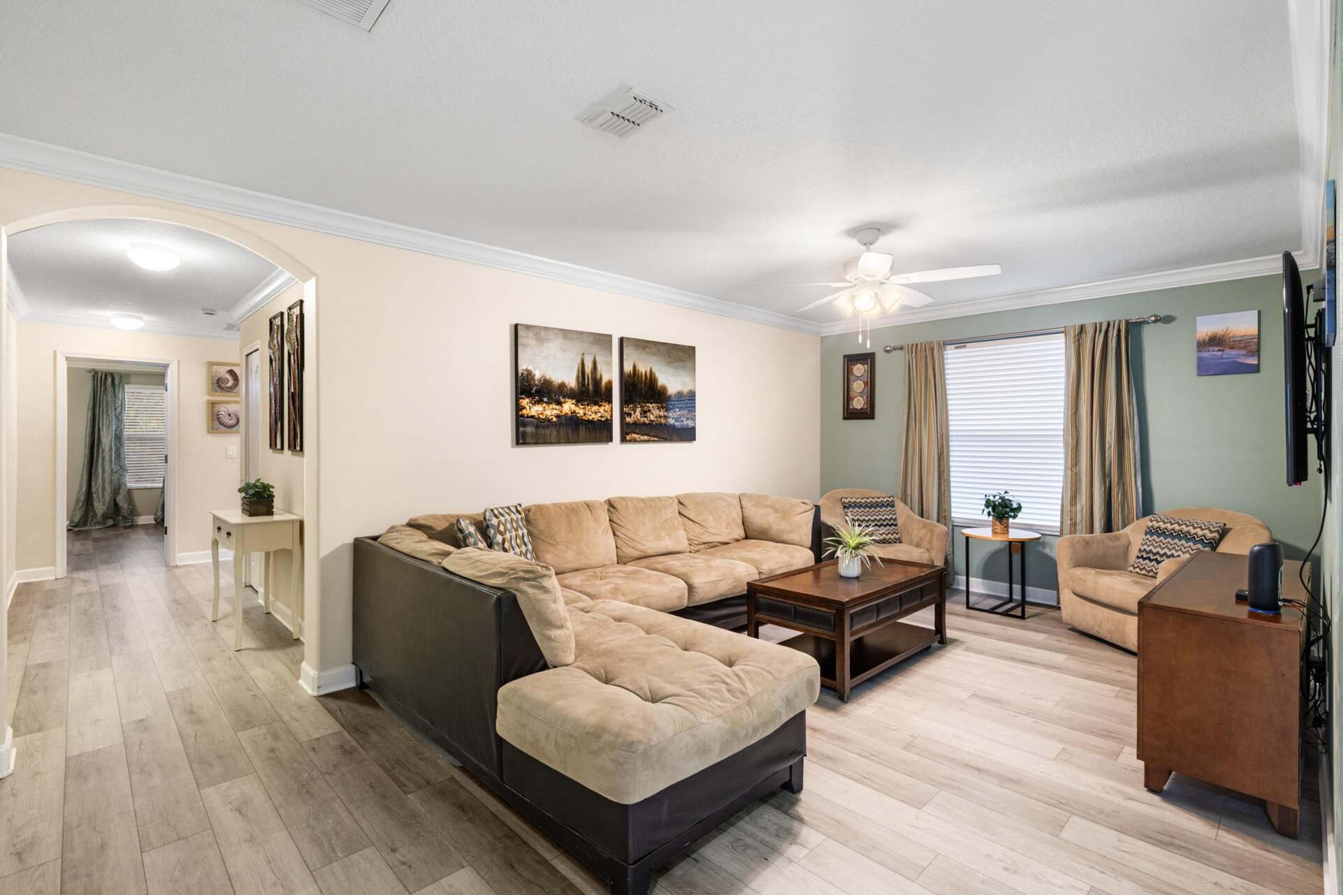 Loft 60" TV