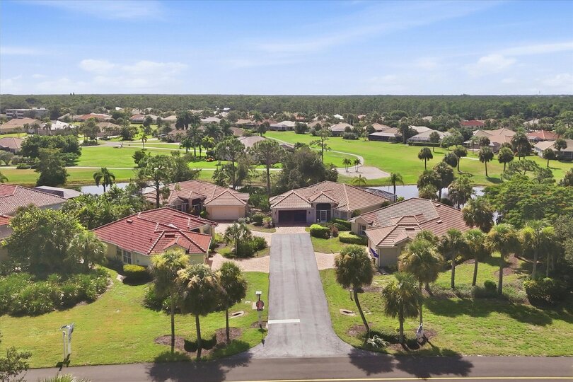 Beautiful 2 bedroom, 2 bathroom home with additional sleep space in Brunt Store Marina resort
