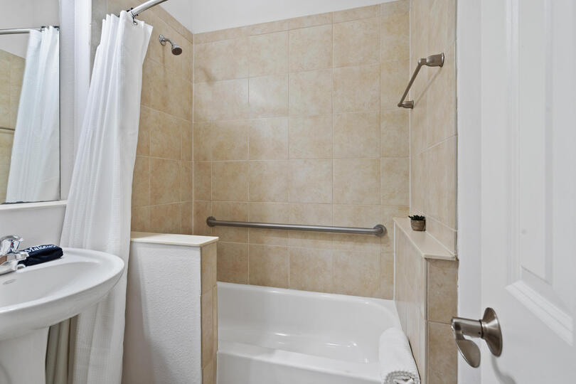 Hall Bath 2 3rd Floor Tub/Shower Combo