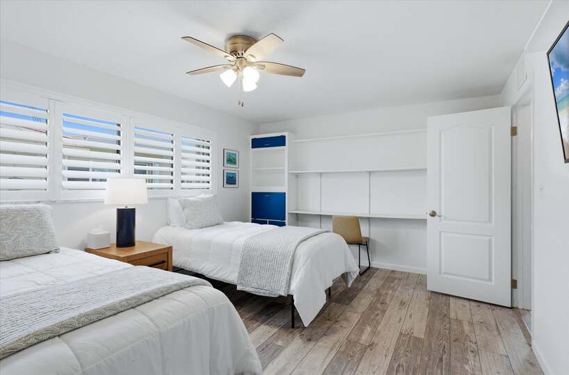 Bedroom 3 with two twin beds and 40-inch Smart TV