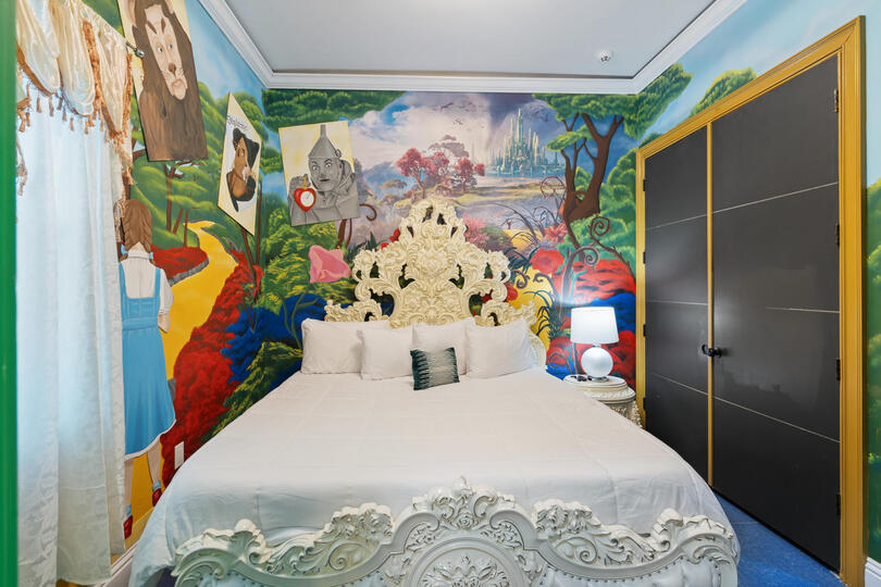 Wizard of OZ King Suite Bedroom 2 Downstairs