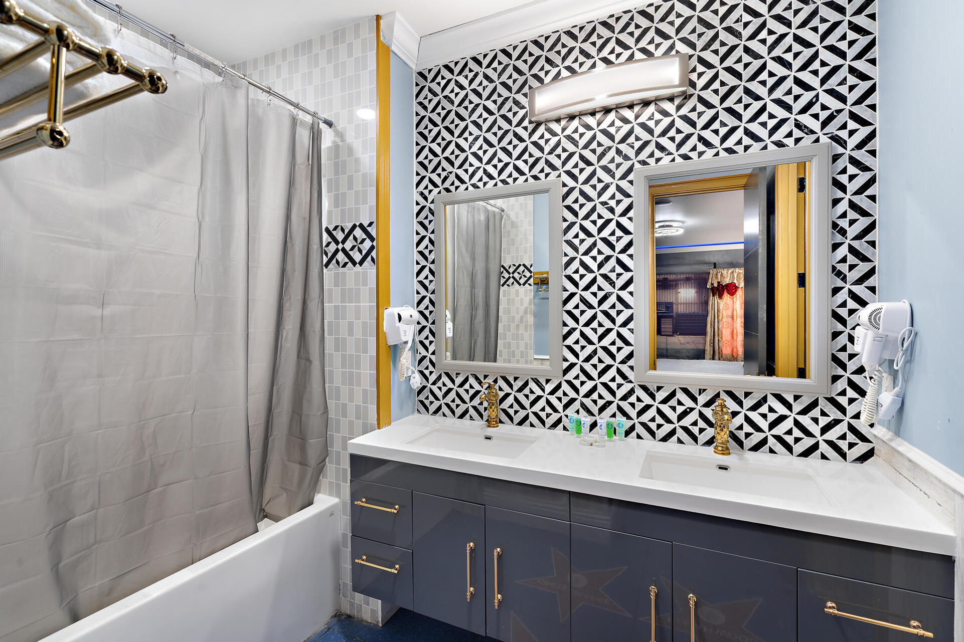 Transformers Bathroom 14 Tub/Rain Shower Combo