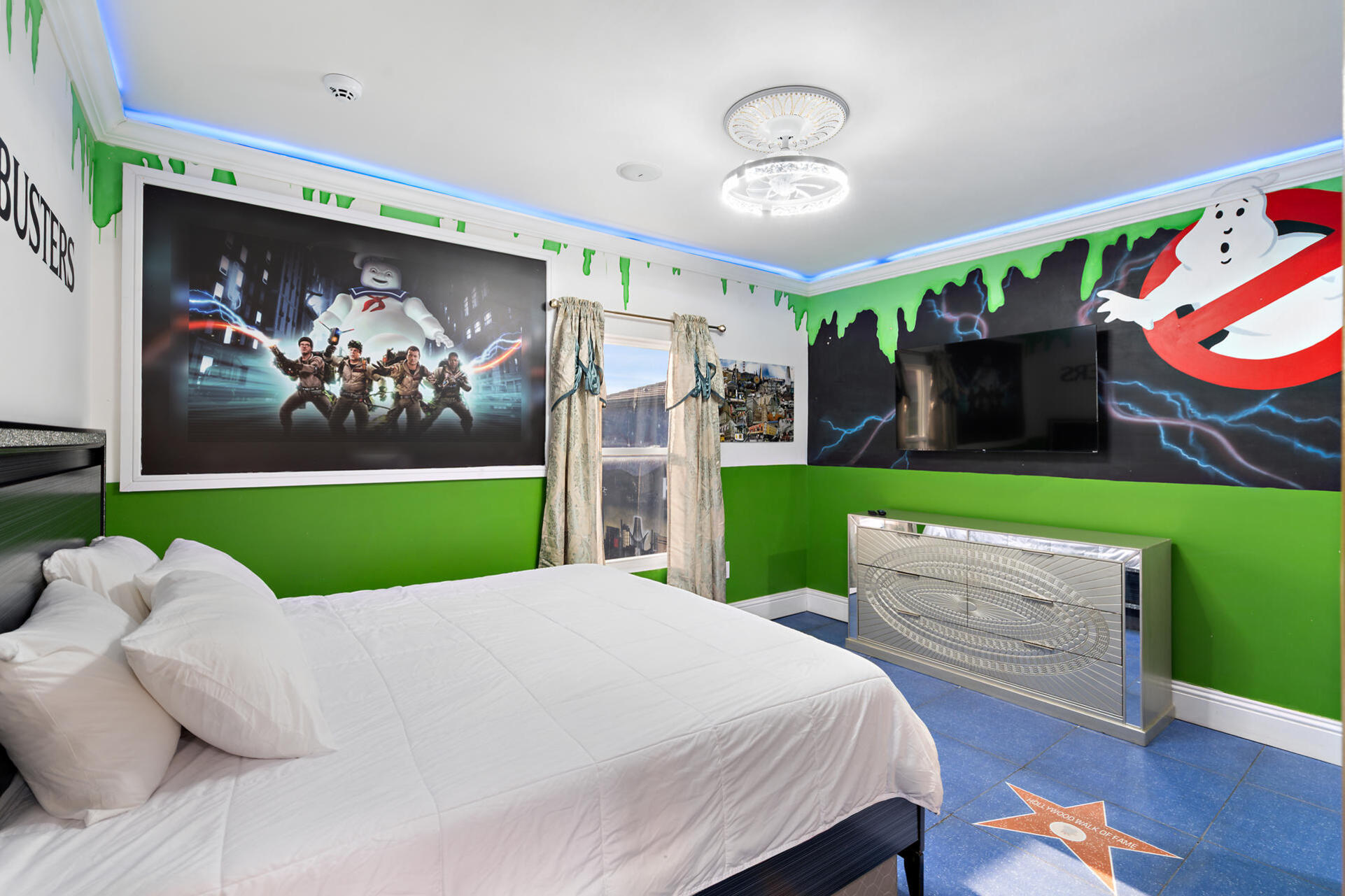 Ghostbusters King Suite Bedroom 16 Upstairs 55" Roku TV