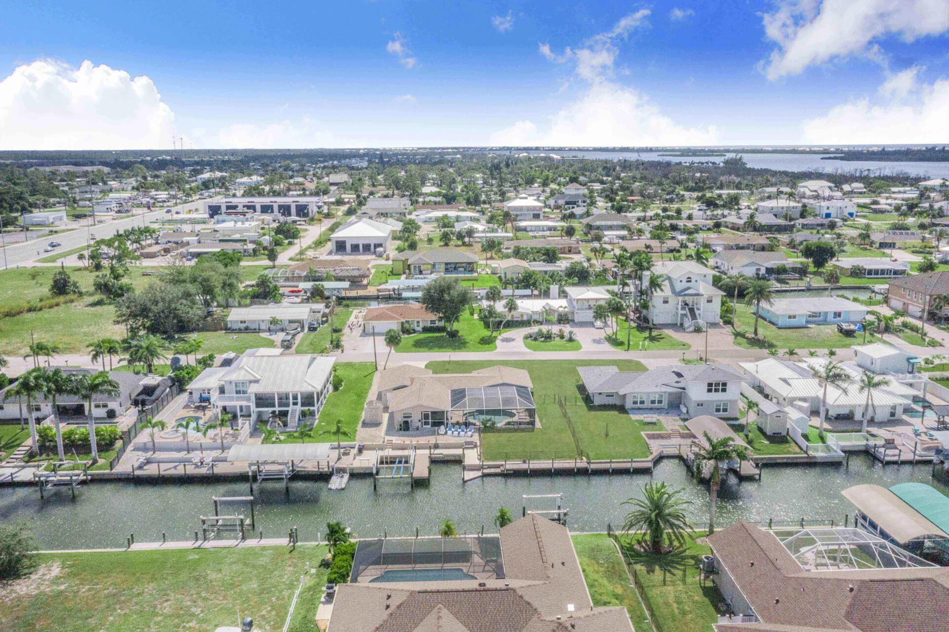 Beautiful 3 bedroom, 2 bathroom waterfront home with private pool & spa on Lemon Bay in Englewood (Boat Lift Not For Use)