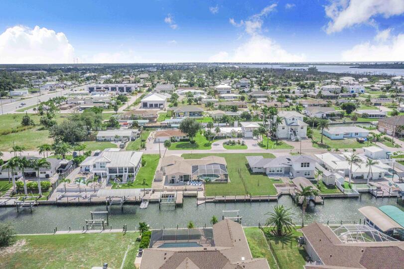Beautiful 3 bedroom, 2 bathroom waterfront home with private pool & spa on Lemon Bay in Englewood (Boat Lift Not For Use)