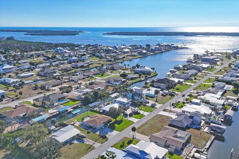 Quaint 2 bedroom, 2 bathroom waterfront home with private hot tub on Lemon Bay in Englewood, FL