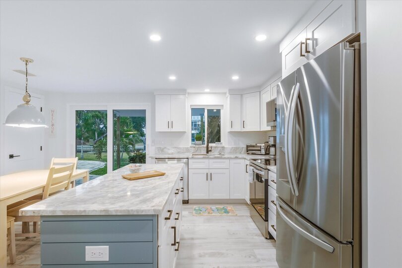 Bright, open, fully-equipped kitchen