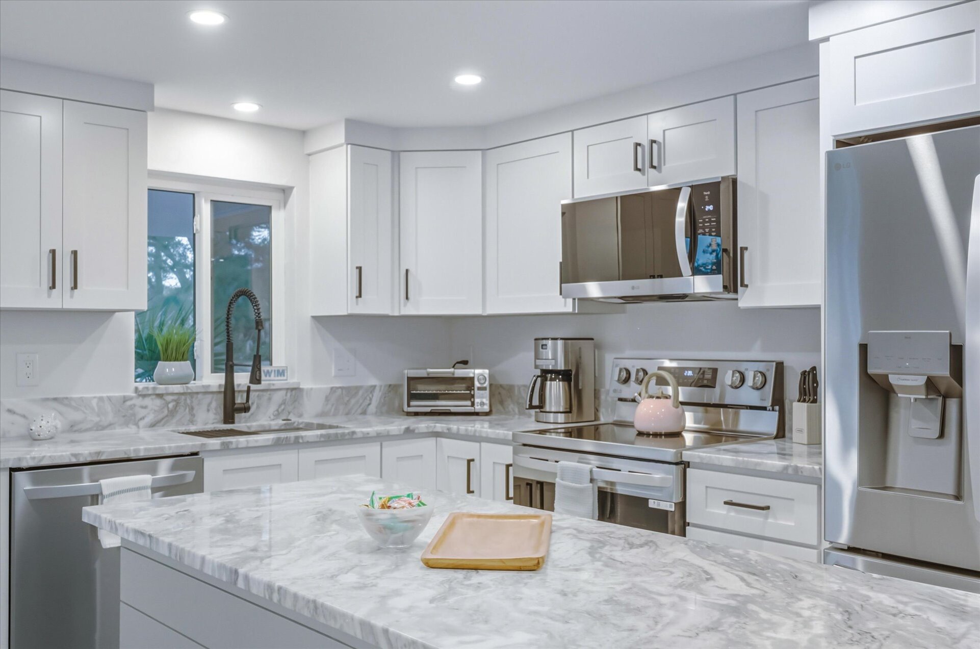 Bright, open, fully-equipped kitchen