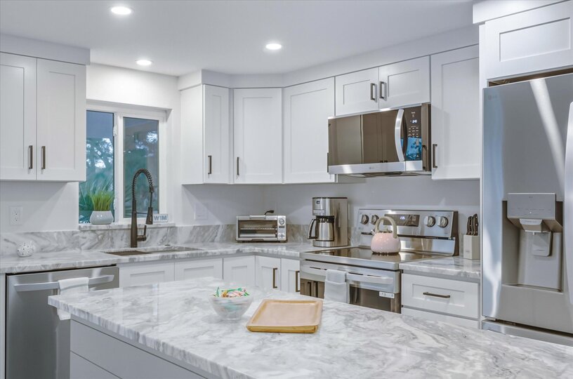 Bright, open, fully-equipped kitchen