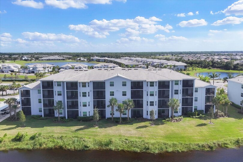 Beautiful 3 bedroom, 2 bathroom condo overlooking the nature preserve in Heritage Landing Golf Resort