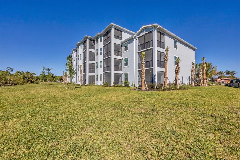 3 bedroom, 2 bathroom, 1st floor condo in the beautiful Heritage Landing Golf Resort & Country Club
