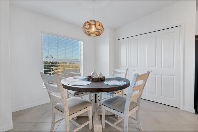Dining table seats 4