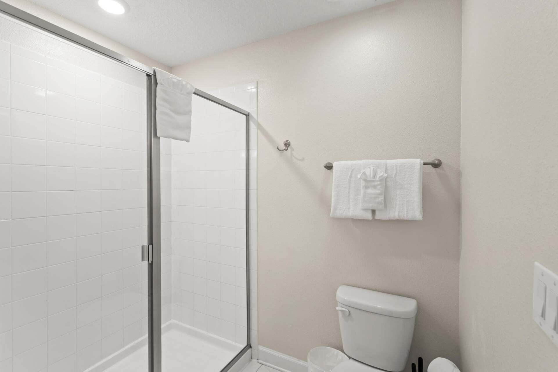 Jack N Jill Bathroom 4 Upstairs Shower (Beds 3 & 8)