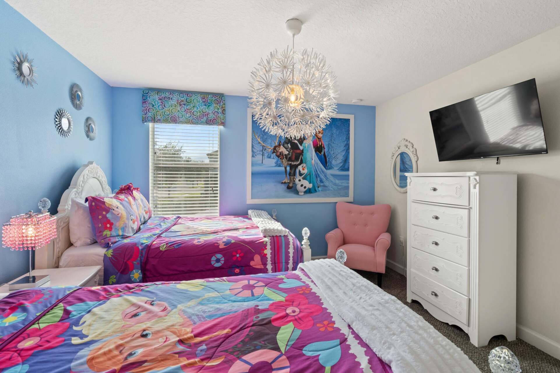 Twin/Double Bedroom 6 Upstairs Shared Bathroom 43" Roku TV Frozen Theme