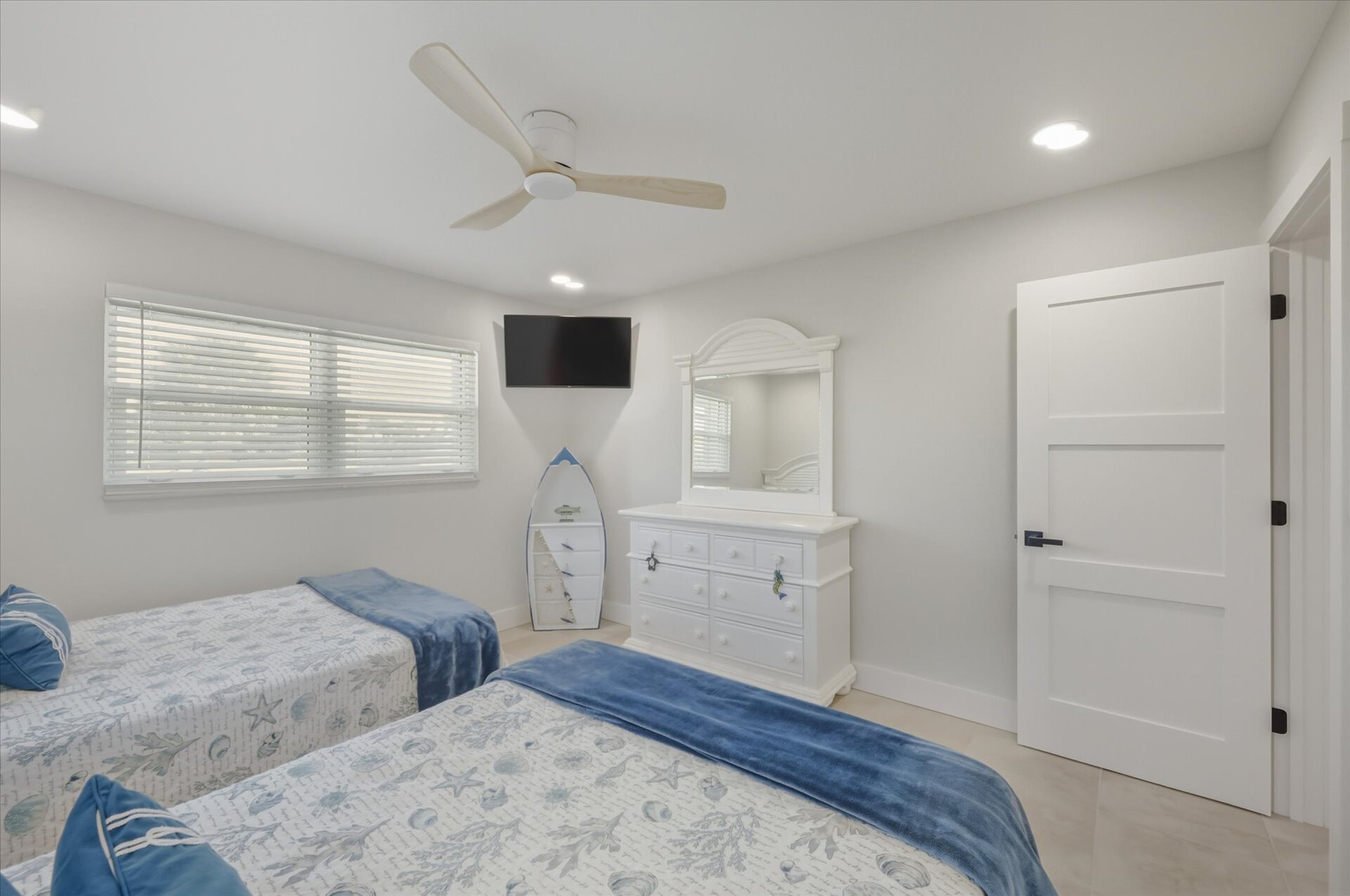 Bedroom 2 - Two full-size beds and 40-inch Smart TV