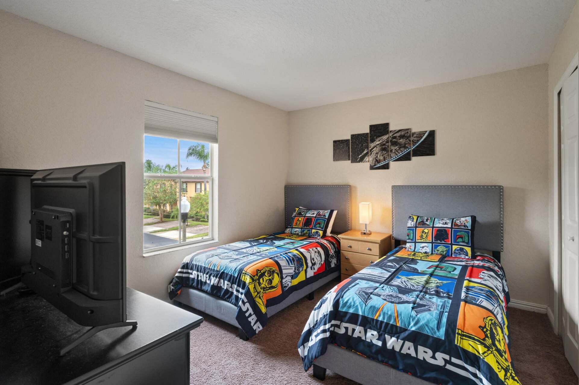 Two Twins Bedroom 3 Upstairs 32" Roku TV 
Star Wars Theme