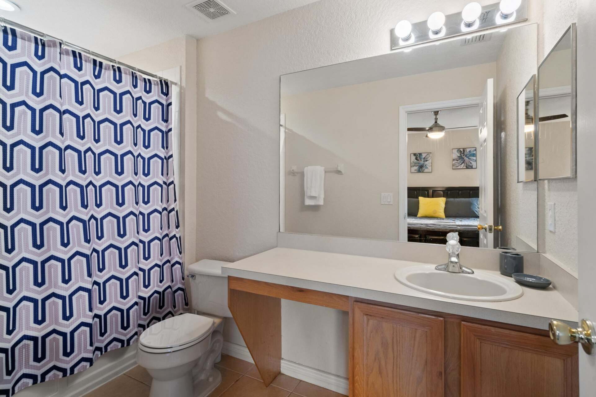 Master King Bathroom 2 Upstairs Tub/Shower Combo