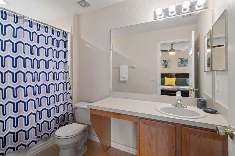 Master King Bathroom 2 Upstairs Tub/Shower Combo