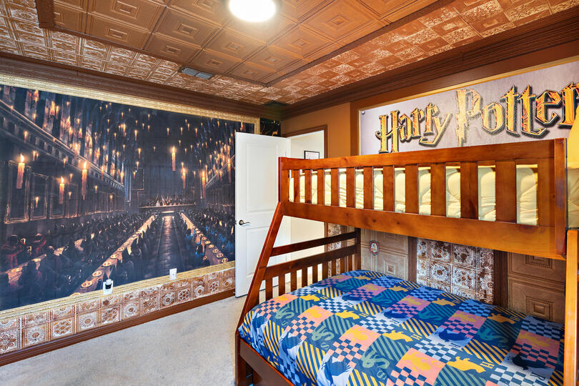 Twin/Double Bunk Bedroom 9 Upstairs 50" Roku TV Shared Bathroom Harry Potter Theme