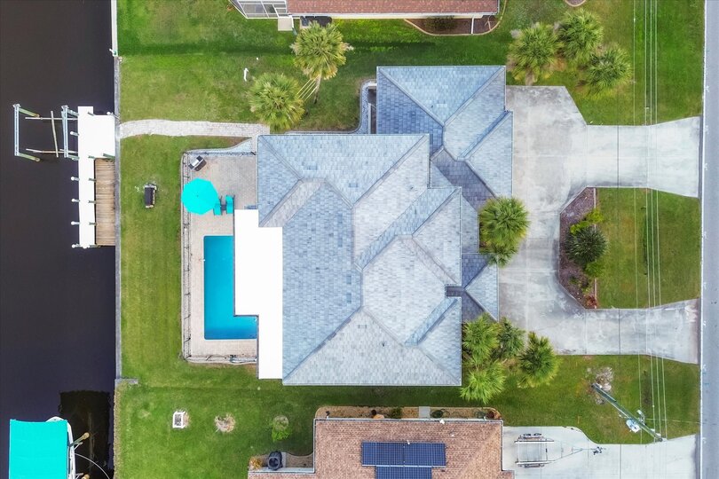 Beautiful 4 bedroom, 3 bathroom waterfront home with private pool in Port Charlotte (Boat lift not available)