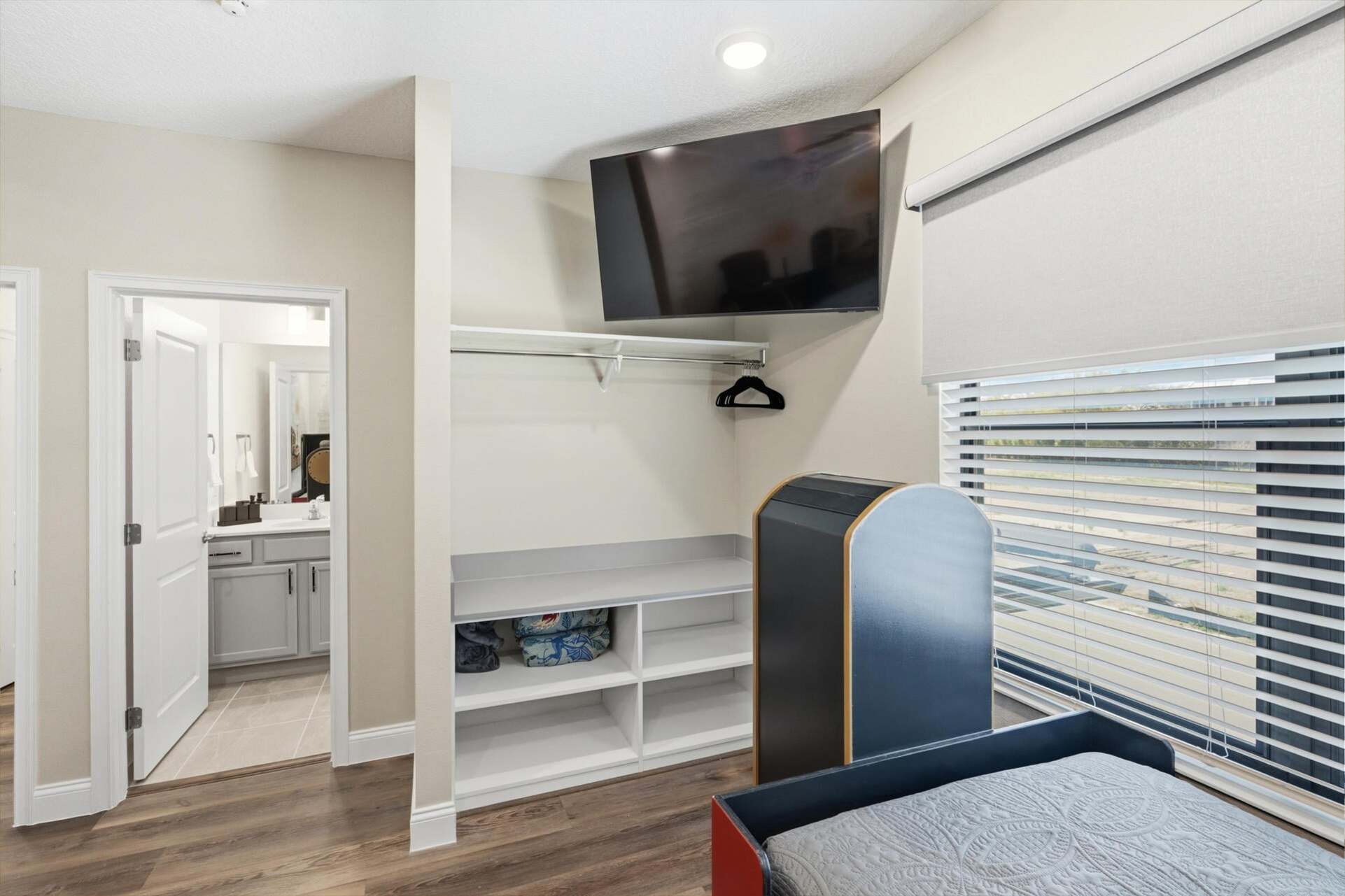 Two Twins Suite Bedroom 6 Upstairs Attached Bathroom
55" Smart TV - Harry Potter Theme