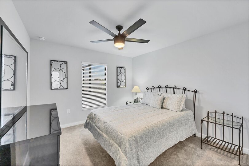 Guest bedroom 1 with queen bed