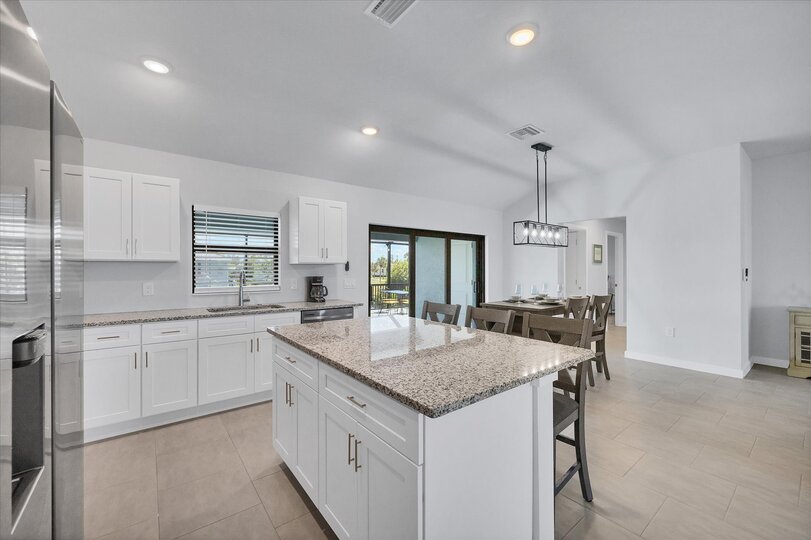 Fully-equipped kitchen