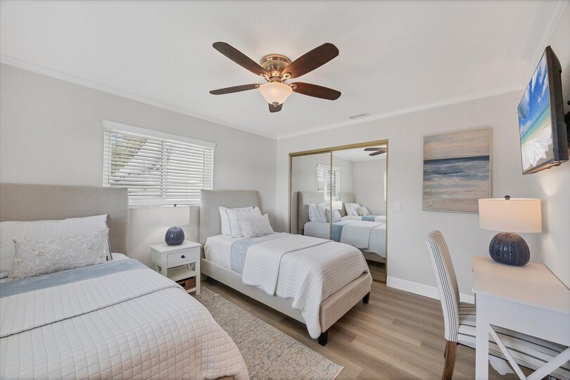 Guest Two Twin bedroom with 43" Smart TV