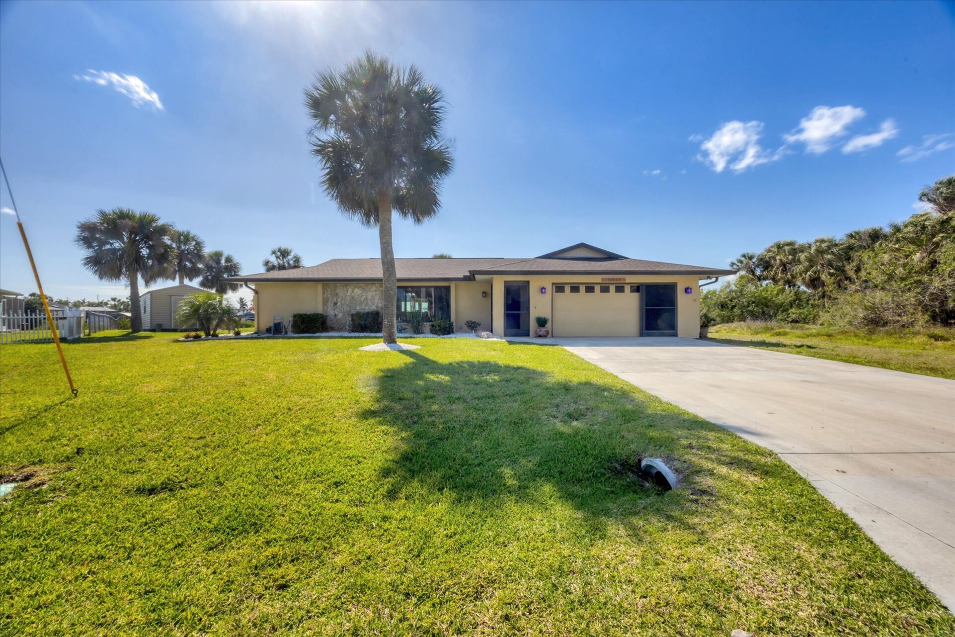 Beautiful 3 bedroom, 2.5 bathroom waterfront home with private pool in Port Charlotte