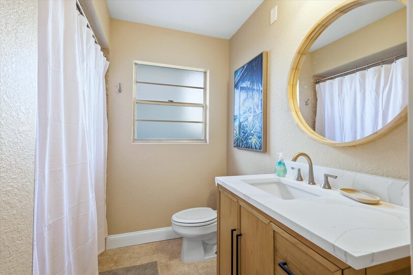 Downstairs guest bathroom 1 with shower/tub combo