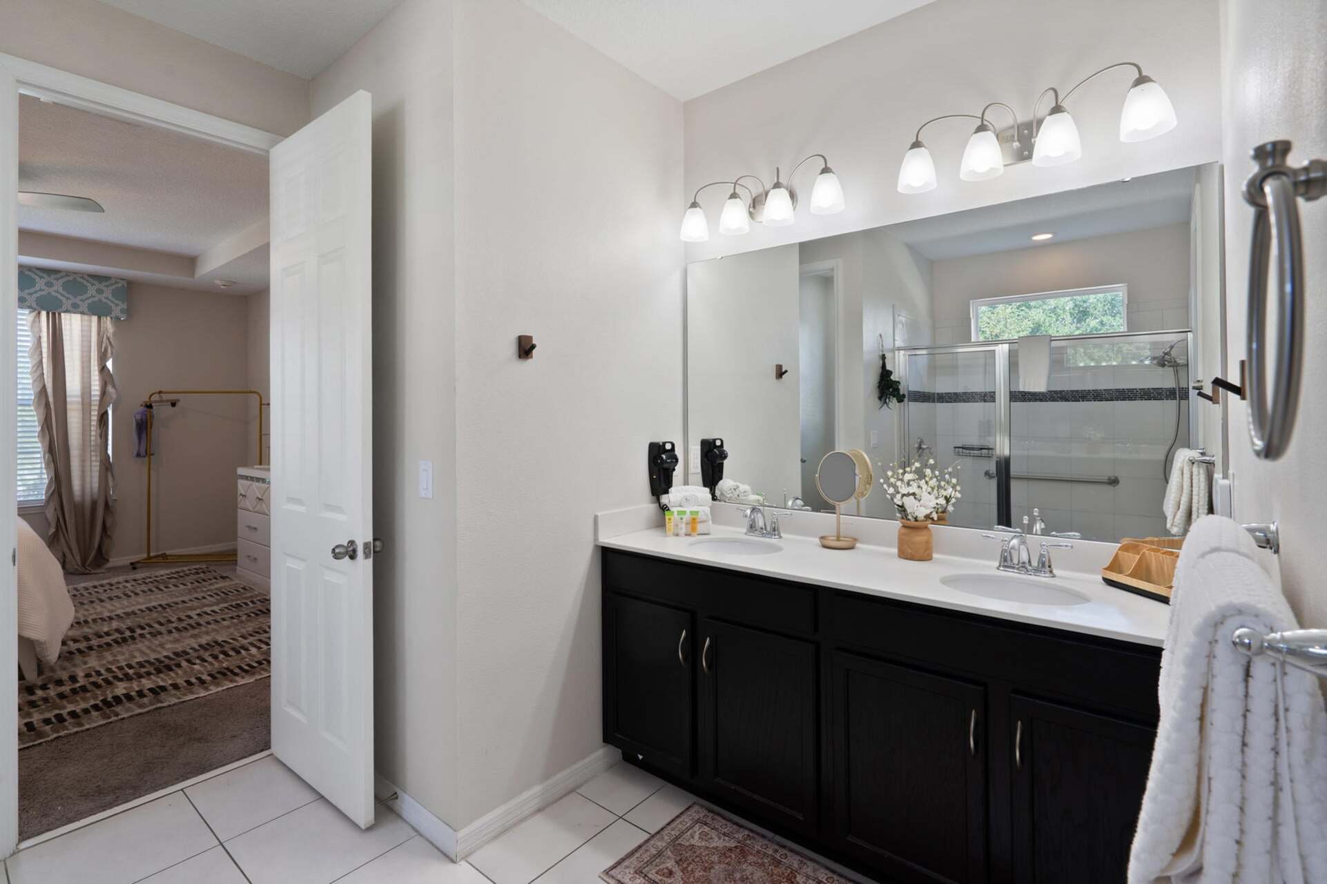 Master King Bathroom 1 Downstairs
Shower