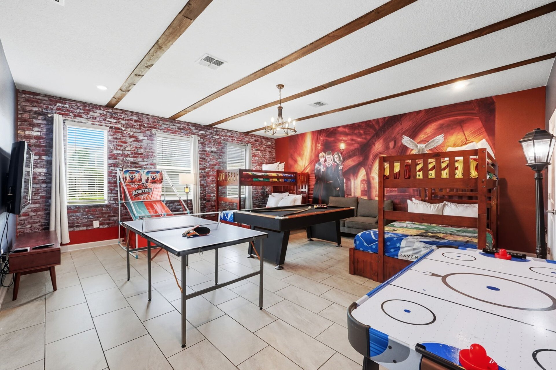 Stunning 10 Bedroom Home in Davenport, 6705