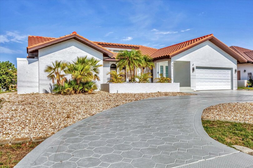 Beautiful 3-Bedroom, 2-Bathroom Canal-front home with Private West facing Pool in Punta Gorda, FL