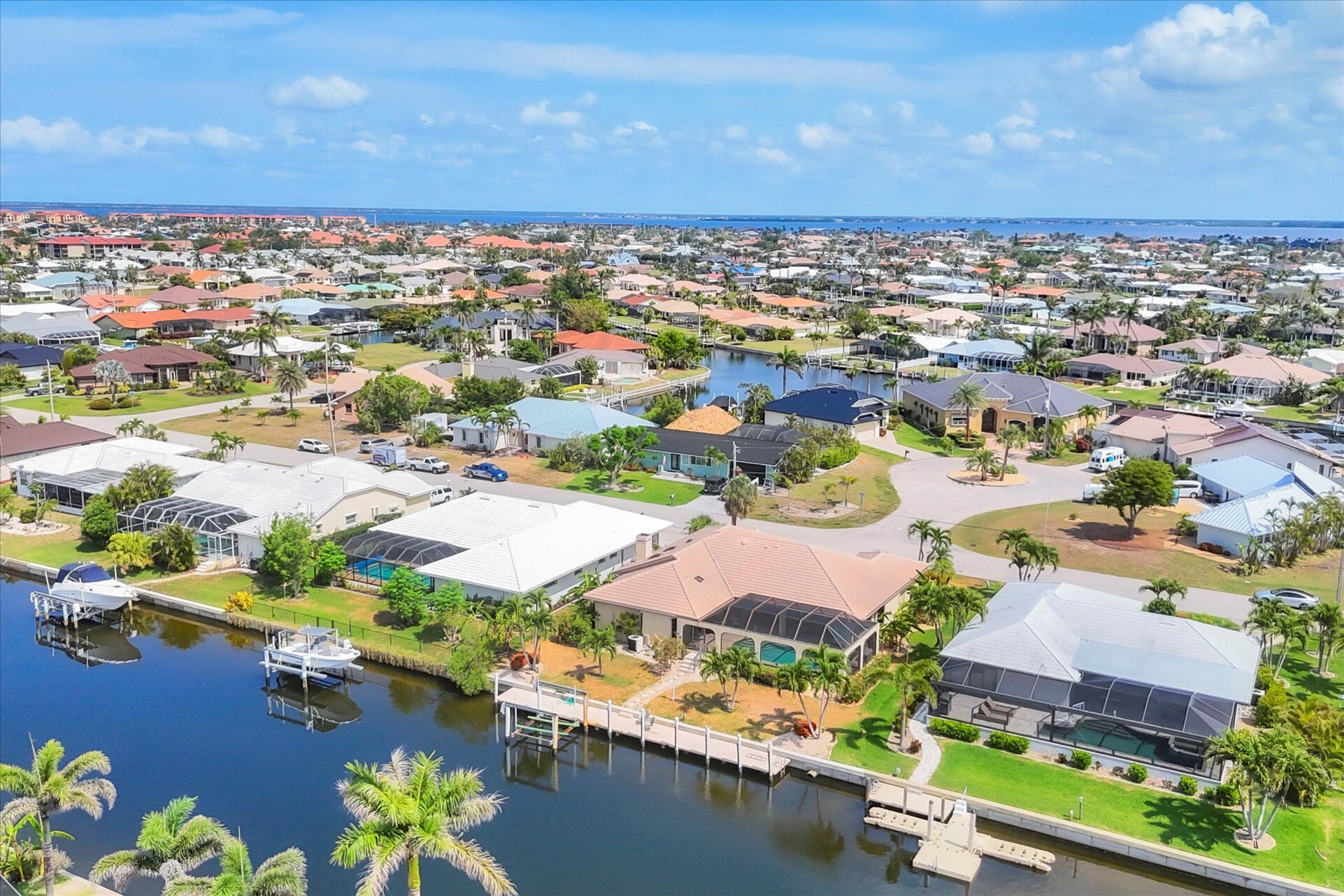 Beautiful 3-Bedroom, 2.5-Bathroom Canal-front home with Private Pool in Punta Gorda Isles (Boat lift not available)