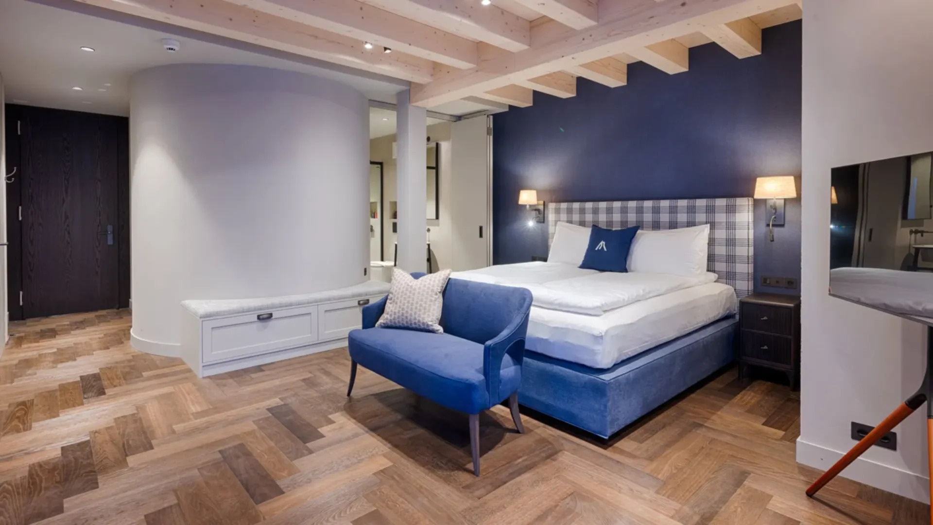 Luxury 1BR Chalet with Stunning Mountain Views