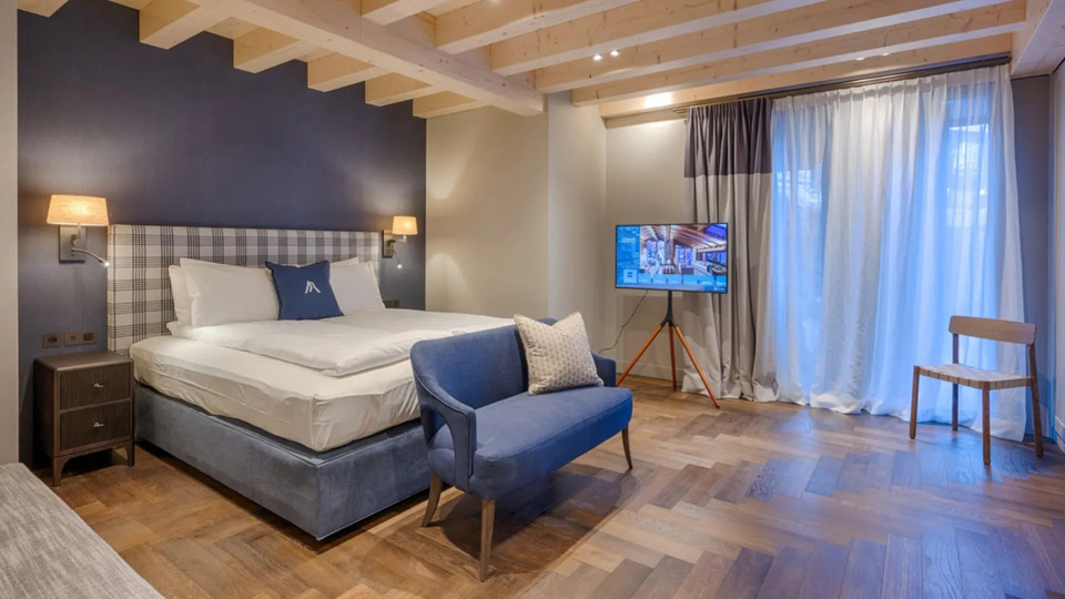 Luxury 1BR Chalet with Stunning Mountain Views
